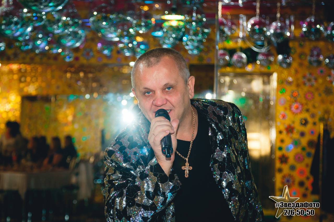 Юрий Звёздный выступает на вечере